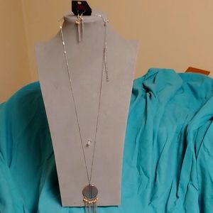 Paparazzi silver medallion with pink stone and matching earrings